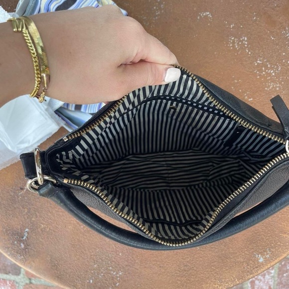 Kate spade shoulder bag 
Also comes with an adjustable long strap - Picture 5 of 5